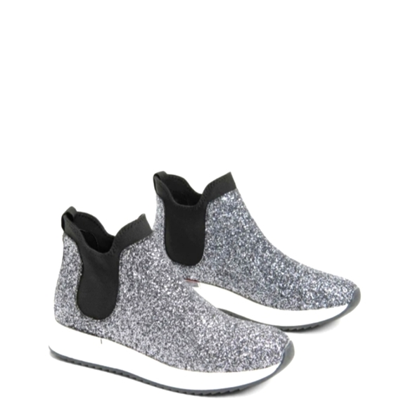 Kenneth Cole Shoes - 𝅺KENNETH COLE Cameron Chelsea Jogger Sneaker Silver Sparkle Women 7